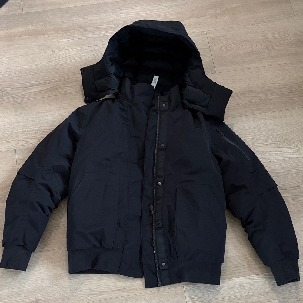 EUC lululemon winter puffer bomber jacket size 6